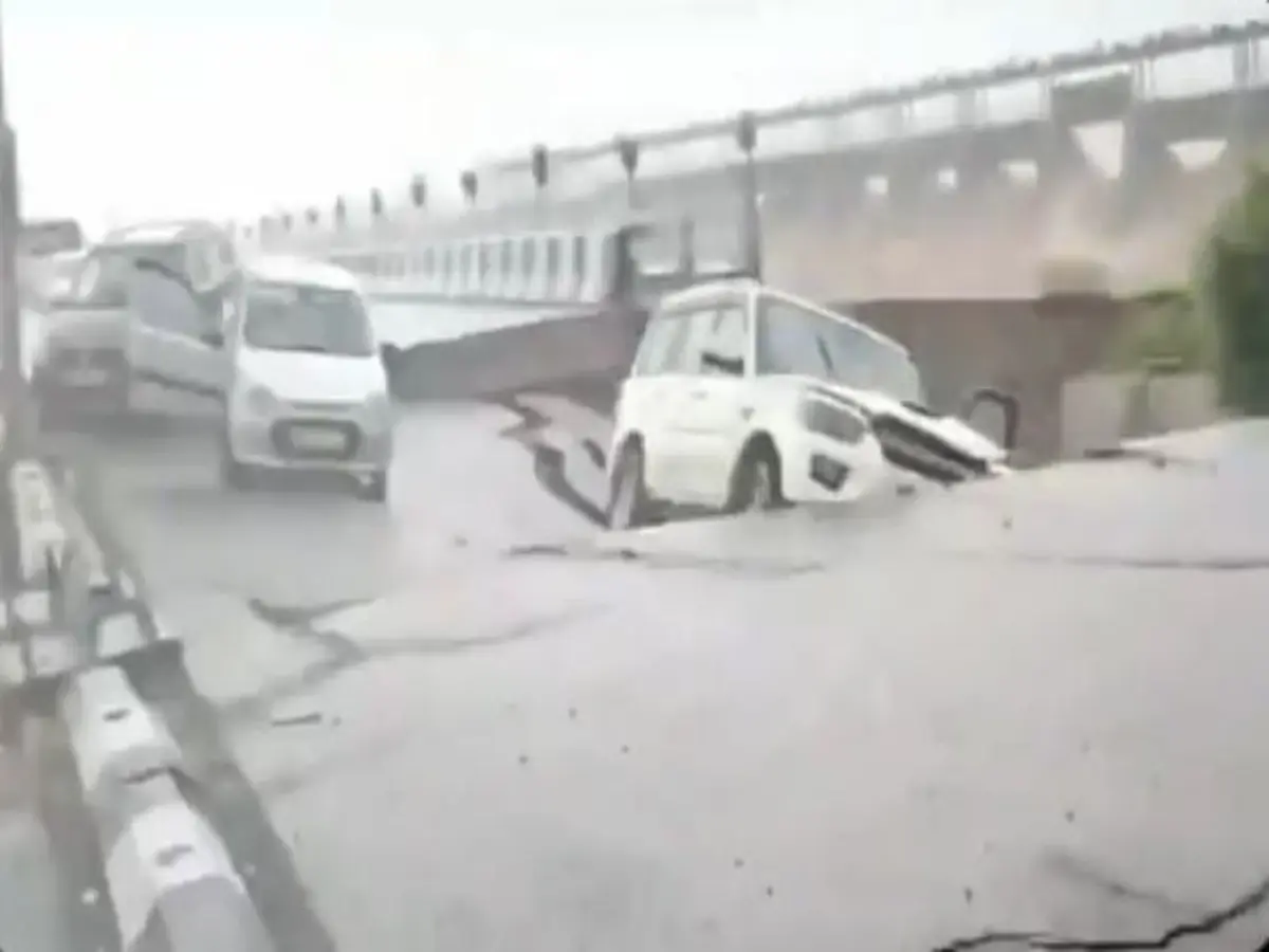 WATCH: Large portion of Tawi Bridge in Jammu caves in, cars sink as people run to safer places WATCH: Large portion of Tawi Bridge in Jammu caves in, cars sink as people run to safer places