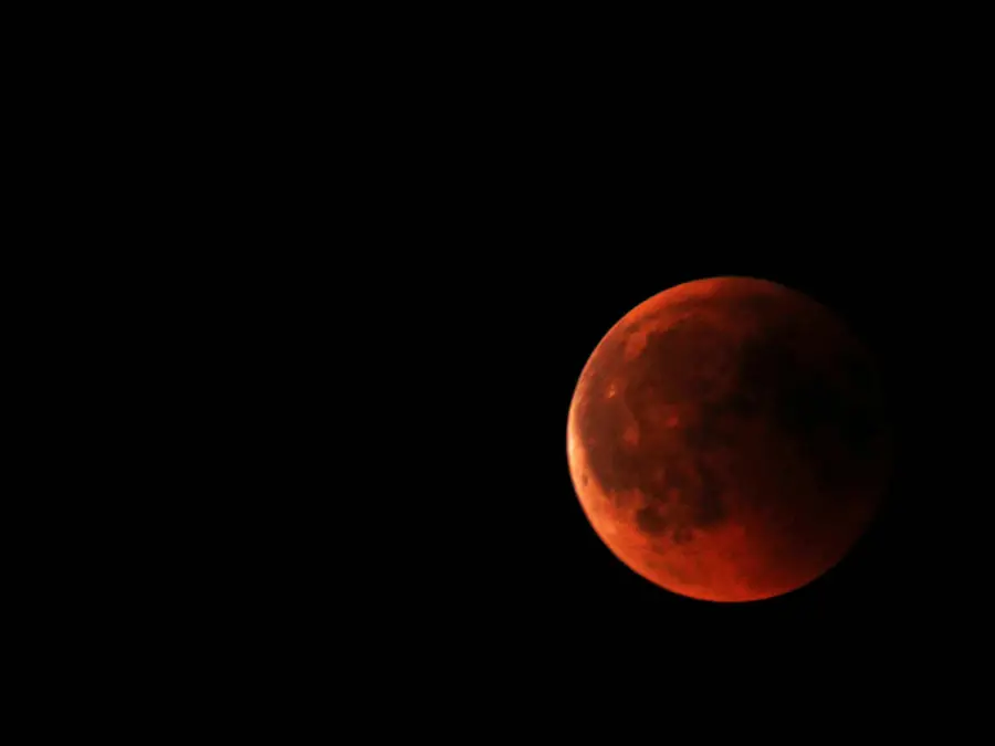 Get ready for Blood Moon tonight: The Moon will turn an eerie dark red for 82 minutes. Here's why