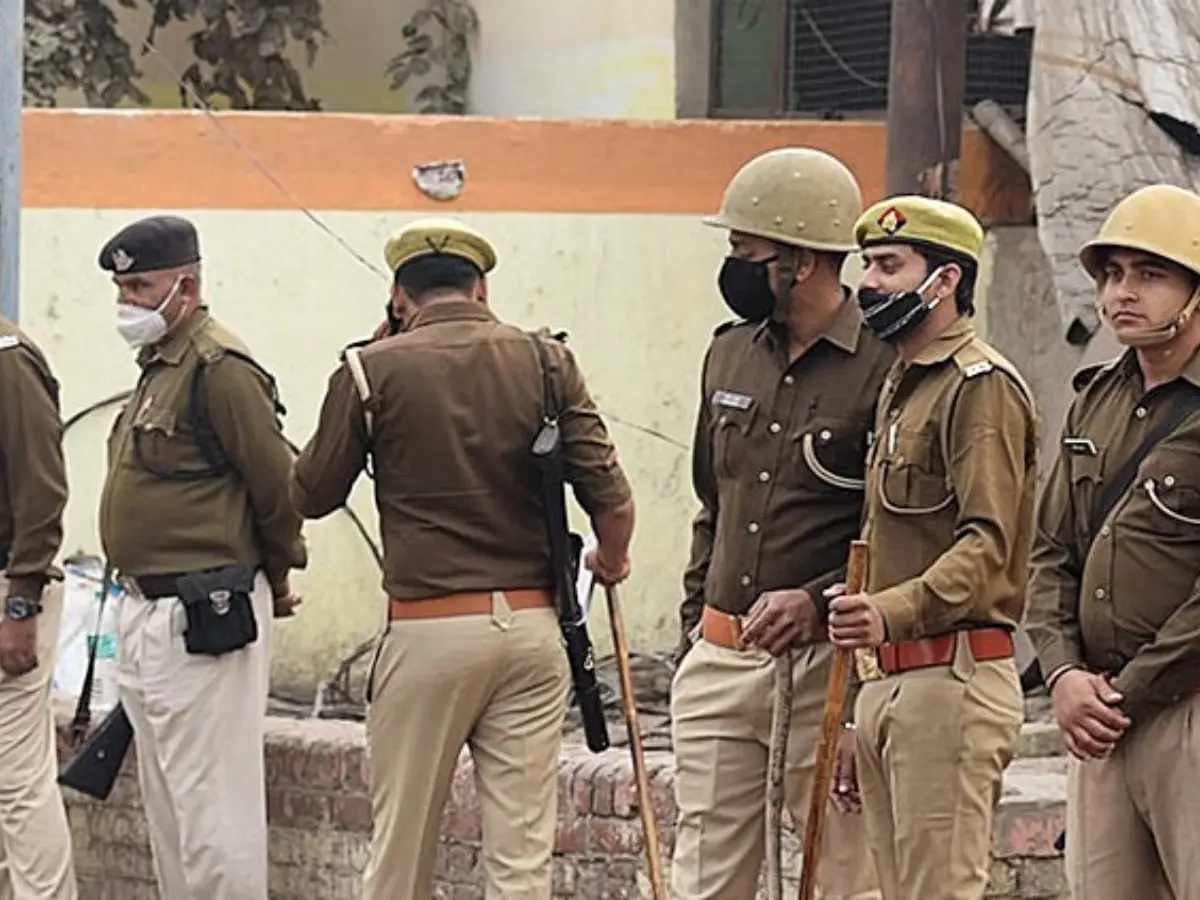 Night survey turns into nightmare! Google Maps team attacked by villagers in UP Night survey turns into nightmare! Google Maps team attacked by villagers in UP