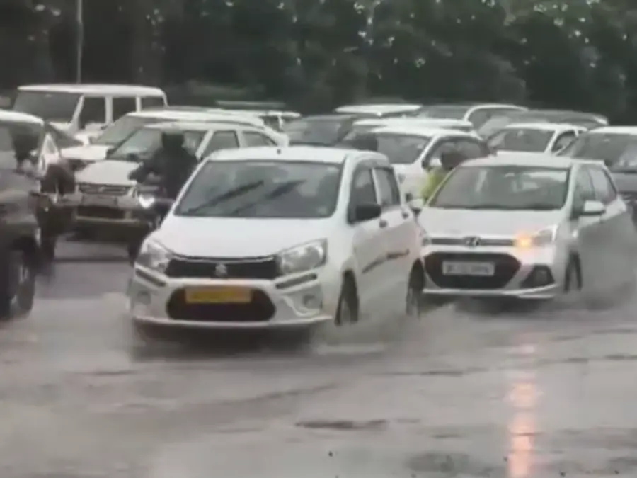 IMD issues 'Red Alert' as heavy rain return to Delhi-NCR; parts of region flooded, Yamuna breaches 207 m