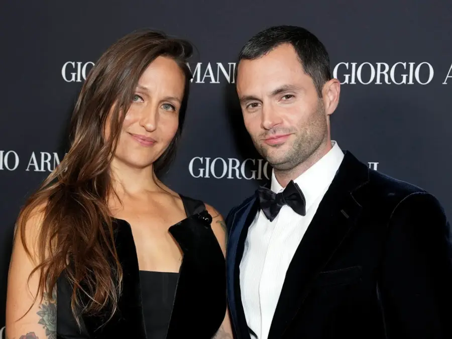 You star Penn Badgley and wife Domino Kirke welcome twins