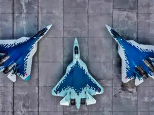 Why do Su 57 fighter jets always fly in pairs?