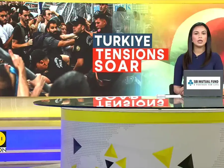Turkey protests: Police sprays pepper spray on protestors