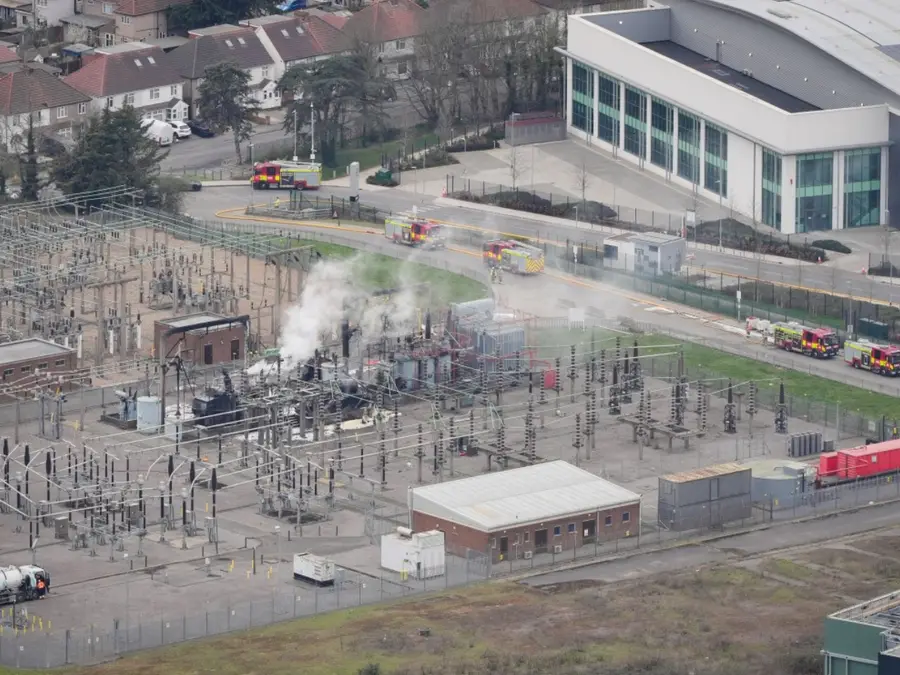 Mass hysteria over fears of 'chemical leak' at Heathrow injures 21, lands 1 in hospital