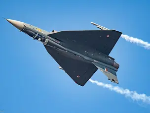 Can fighter jets fly upside down for minutes?