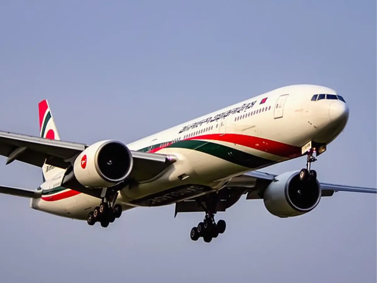 High-flying honeytrap: Two air hostesses of a Bangladeshi airline embroiled in mile-high romantic scandal High-flying honeytrap: Two air hostesses of a Bangladeshi airline embroiled in mile-high romantic scandal