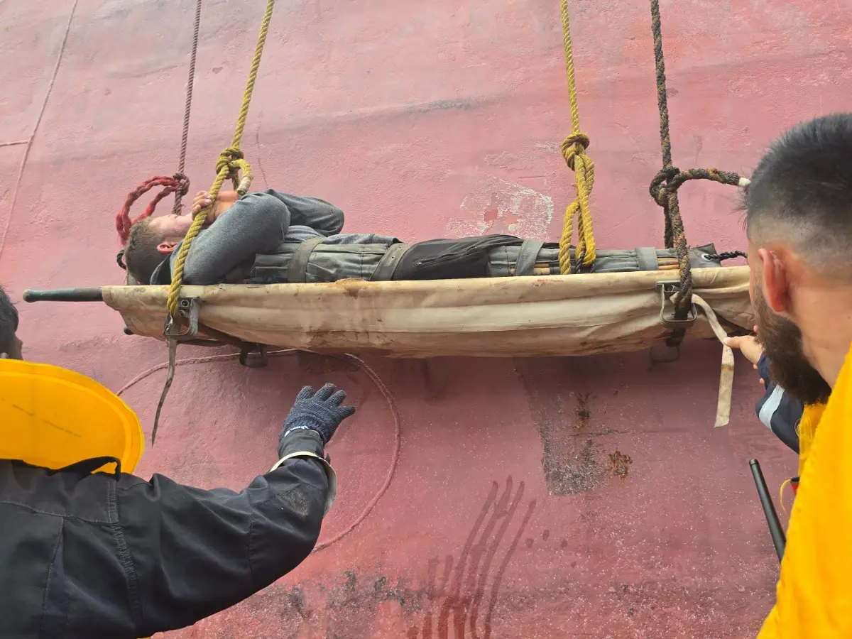 Indian Coast Guard evacuates injured Syrian crew from Cargo ship Indian Coast Guard evacuates injured Syrian crew from Cargo ship