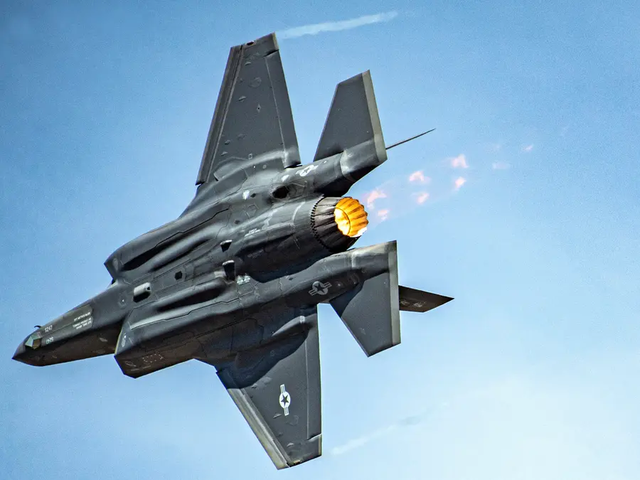High-G turns: What happens to fighter jet wings during tight manoeuvres?