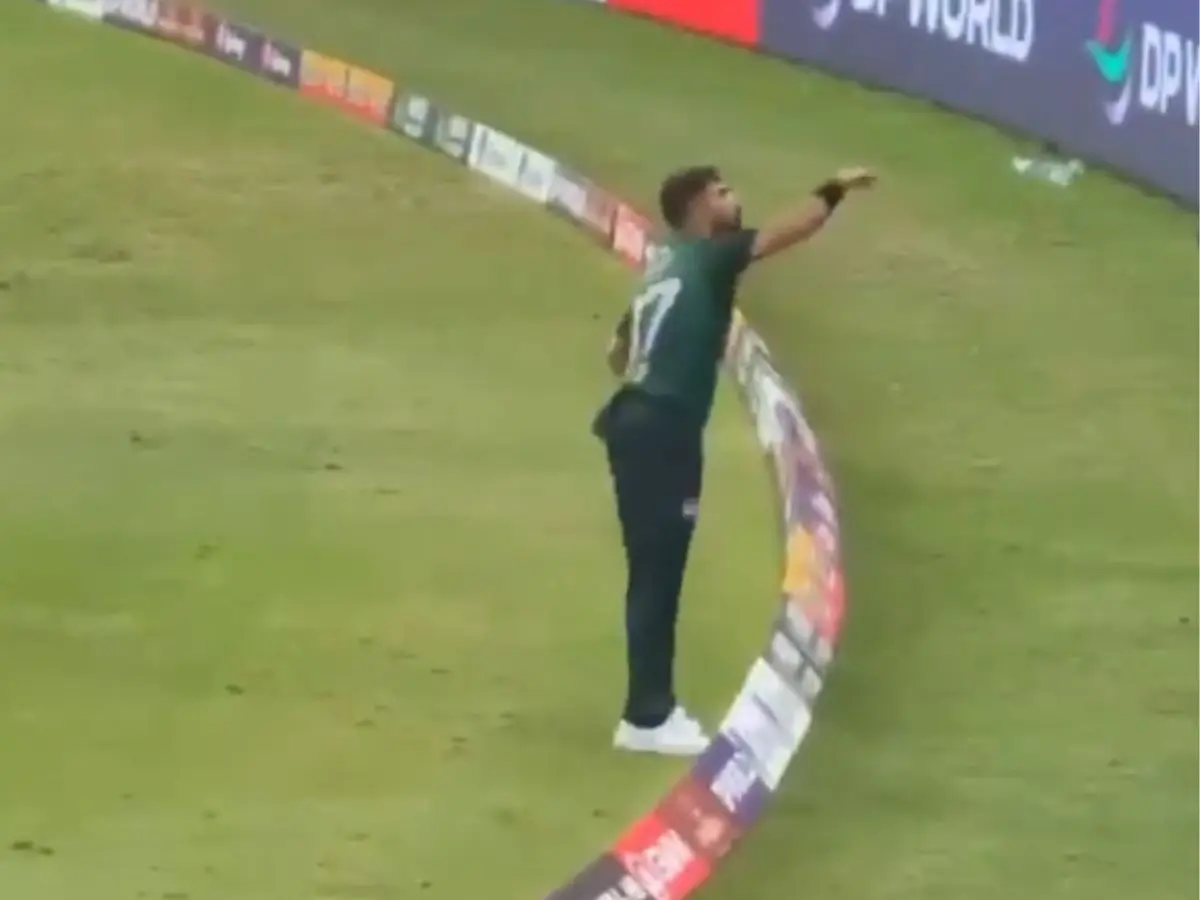Asia Cup: Pakistan pacer Haris Rauf mocks Indian fans with ‘ugly war gesture’; sparks controversy – WATCH Asia Cup: Pakistan pacer Haris Rauf mocks Indian fans with ‘ugly war gesture’; sparks controversy – WATCH