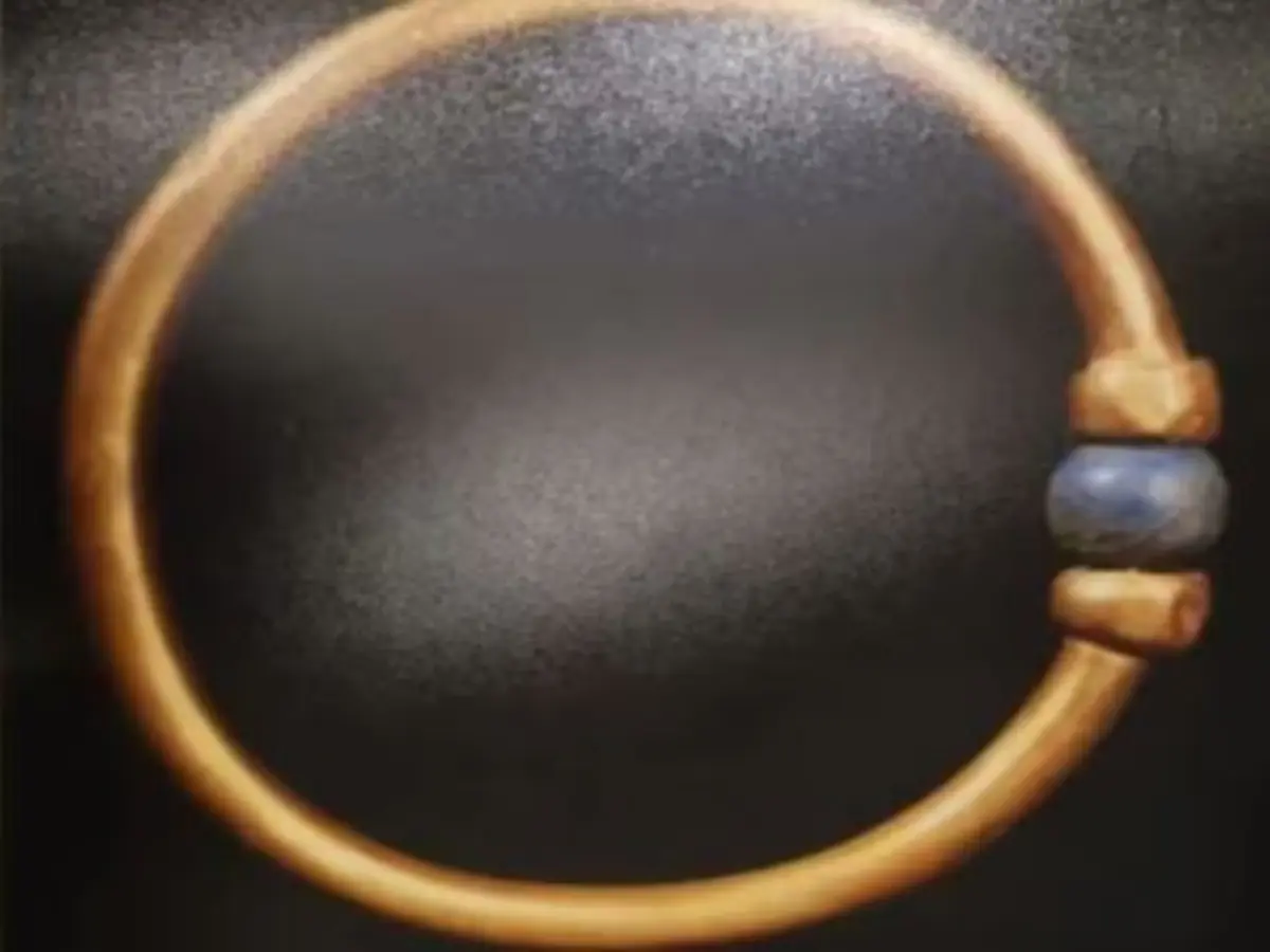 3,000-year-old bracelet of Egyptian Pharo stolen and melted down for gold leads to widespread anger