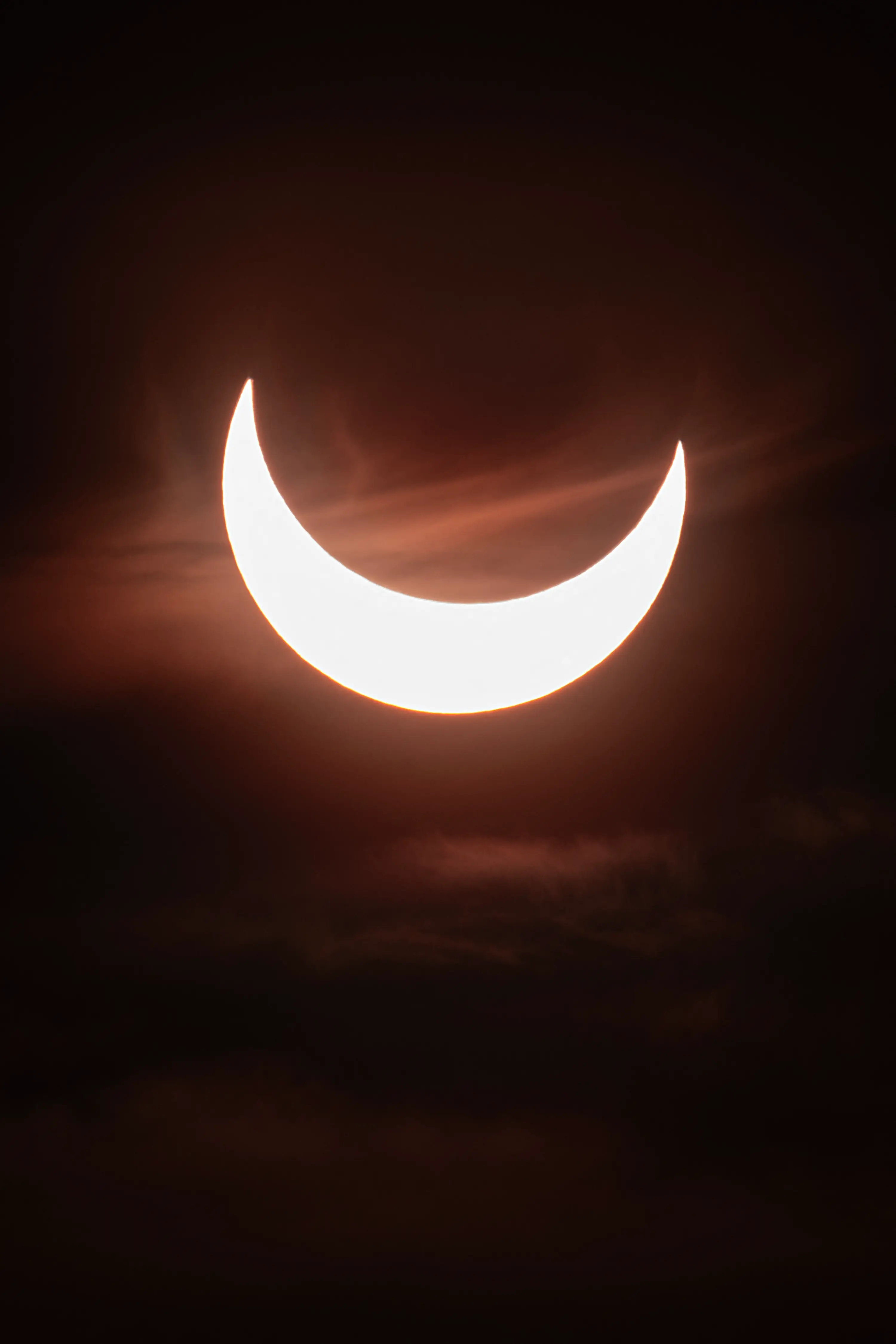 People took some amazing photos of the solar eclipse