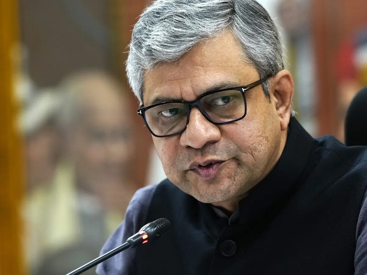 Union Minister Ashwini Vaishnaw switches to ‘Swadeshi’ digital tools, urges citizens to emulate Union Minister Ashwini Vaishnaw switches to ‘Swadeshi’ digital tools, urges citizens to emulate