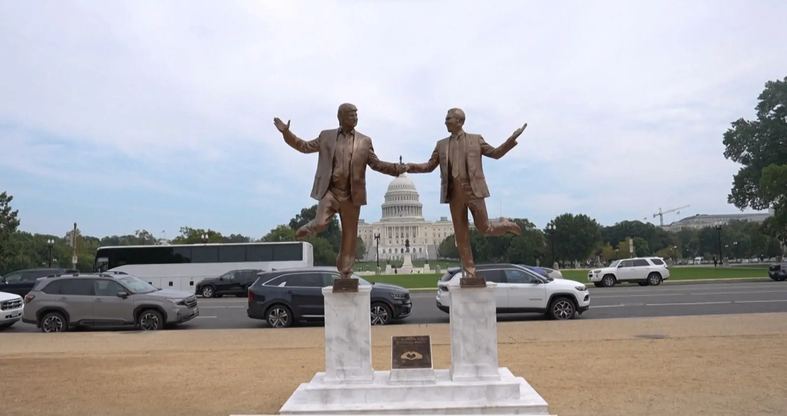 Statue of Trump and Epstein holding hands appears on National Mall, mocking “Everlasting Friendship”