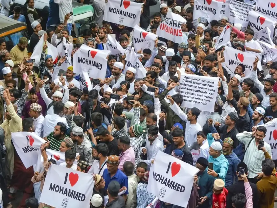 10-member SIT to probe Bareilly violence; cleric arrested, internet suspended