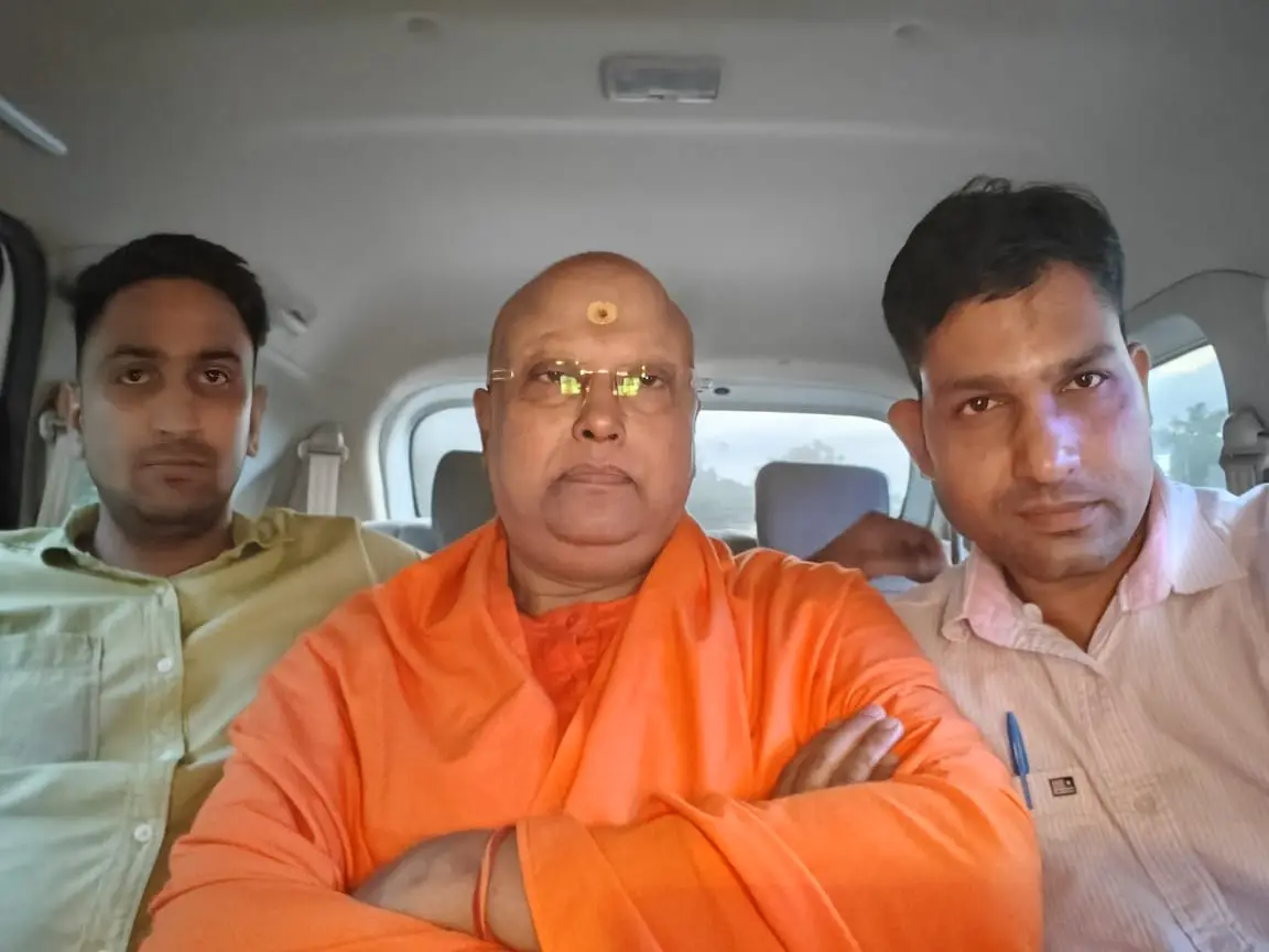 Delhi Police nab ‘godman’ accused of molesting 17 students; Swami Chaitanya Nanda Saraswati arrested in Agra Delhi Police nab ‘godman’ accused of molesting 17 students; Swami Chaitanya Nanda Saraswati arrested in Agra