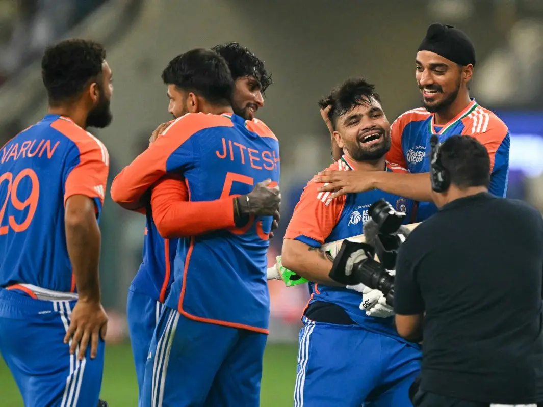 IND vs PAK: Indian Team walks off the field without handshakes after nervy final IND vs PAK: Indian Team walks off the field without handshakes after nervy final