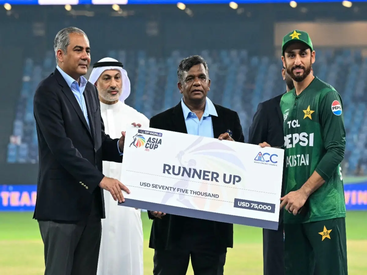WATCH: 'Disappointed' Pakistan captain Salman Agha throws Asia Cup runner-up cheque WATCH: 'Disappointed' Pakistan captain Salman Agha throws Asia Cup runner-up cheque