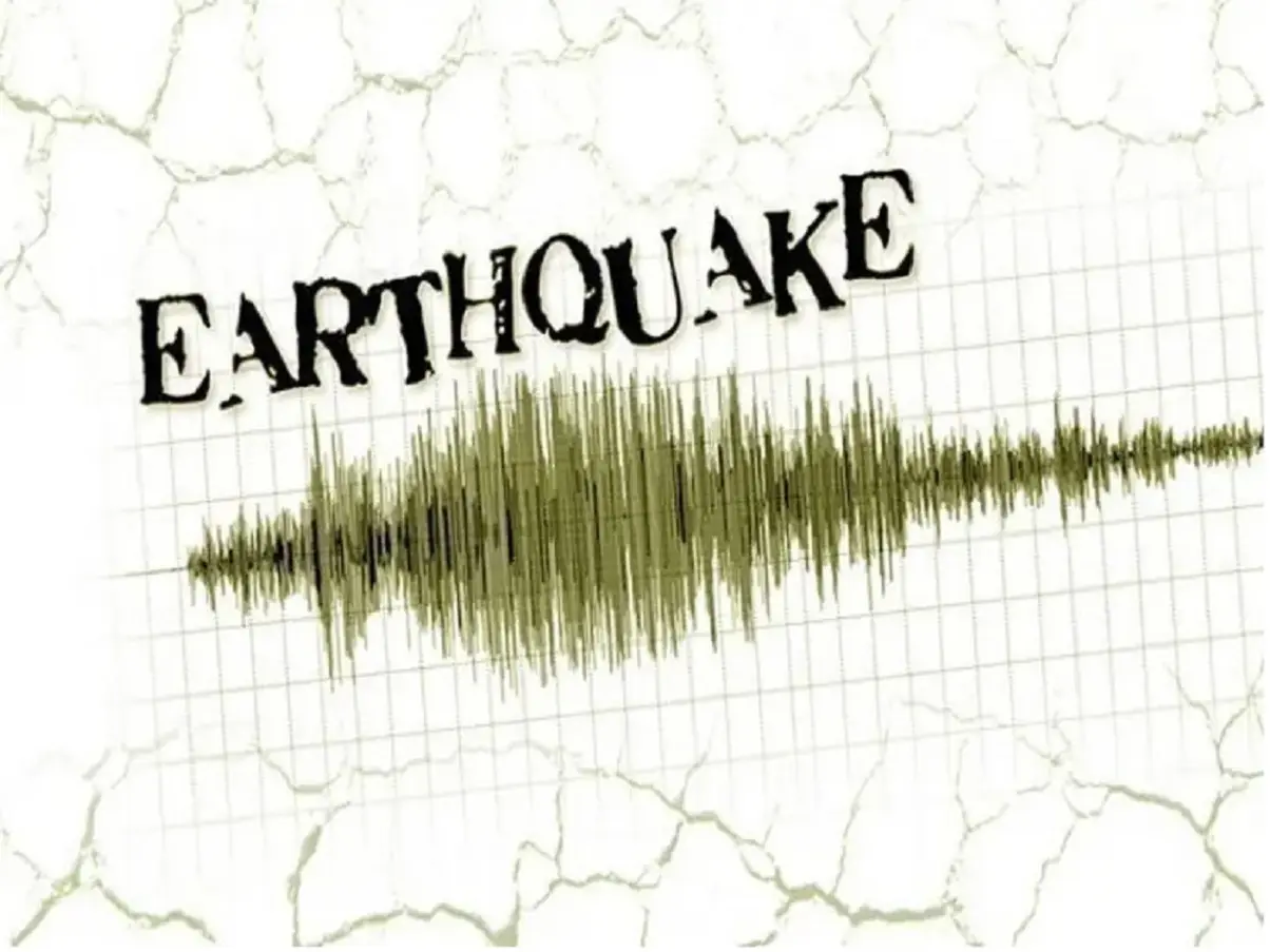 Three powerful quakes hit Philippines within minutes, people dash out of homes Three powerful quakes hit Philippines within minutes, people dash out of homes