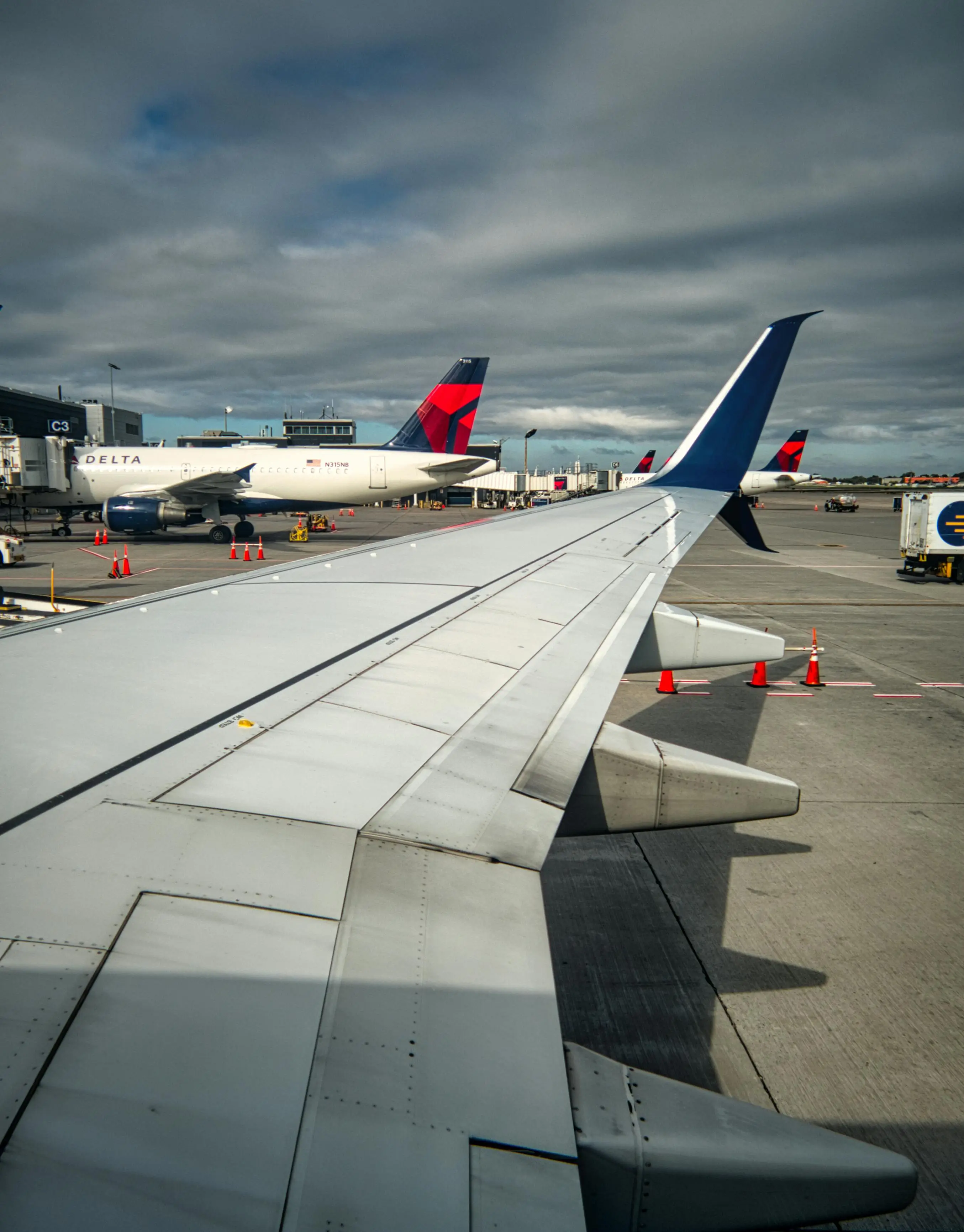 Two Delta planes collide at New York's LaGuardia airport, leaving one without a wing