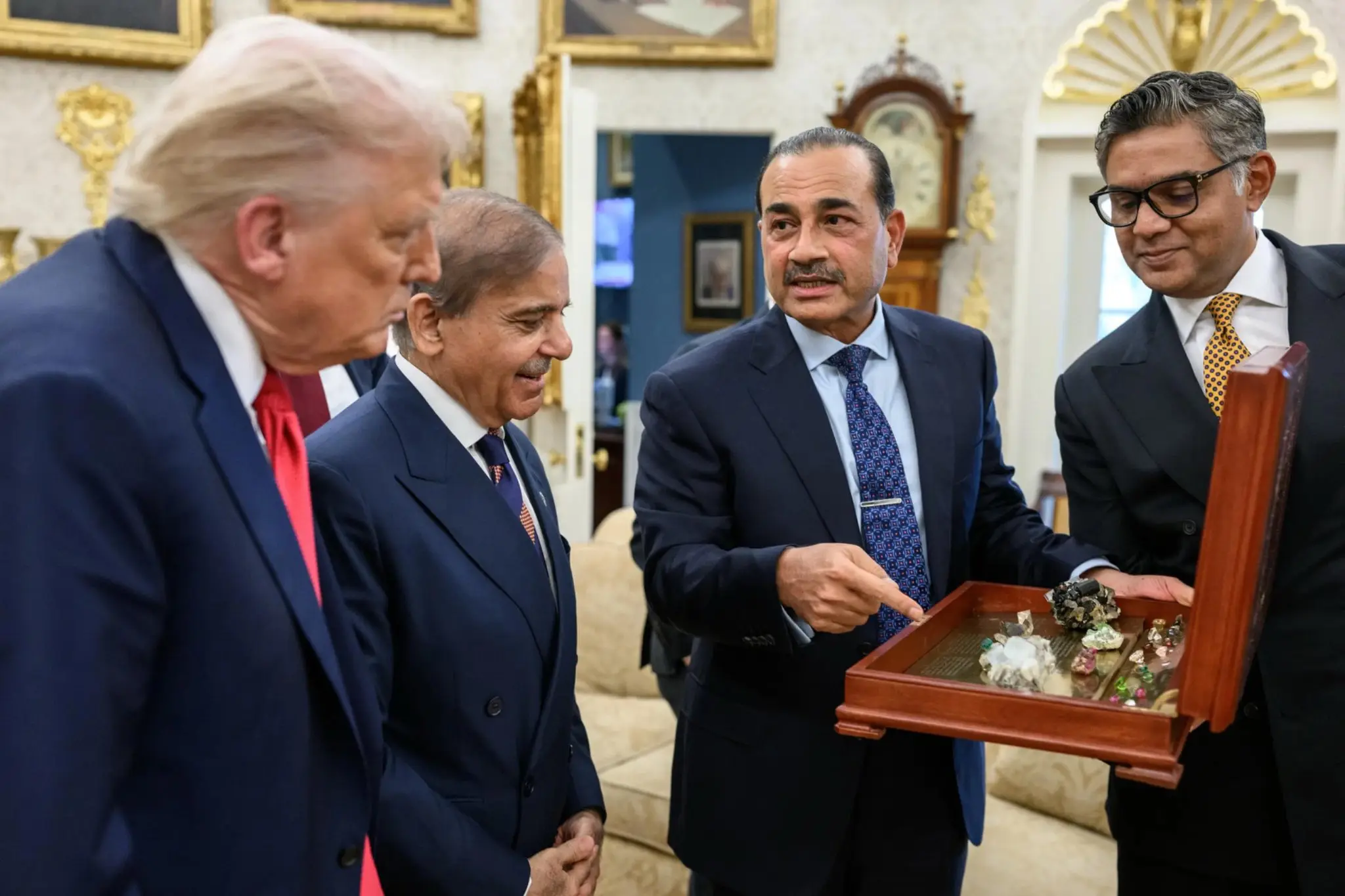 Pakistan Army chief or shopkeeper? Asim Munir ridiculed for rare earth minerals photo-op with Trump. Watch