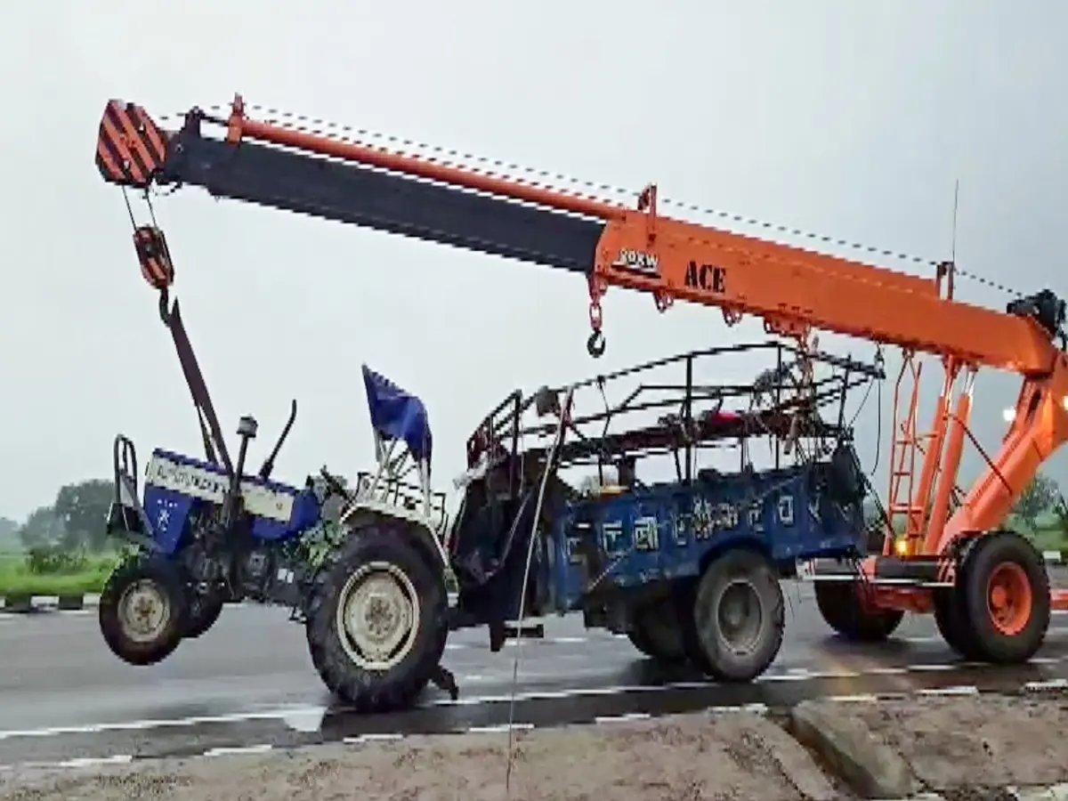 11 killed during Durga idol immersion in Madhya Pradesh's Khandwa as trolley overturns 11 killed during Durga idol immersion in Madhya Pradesh's Khandwa as trolley overturns