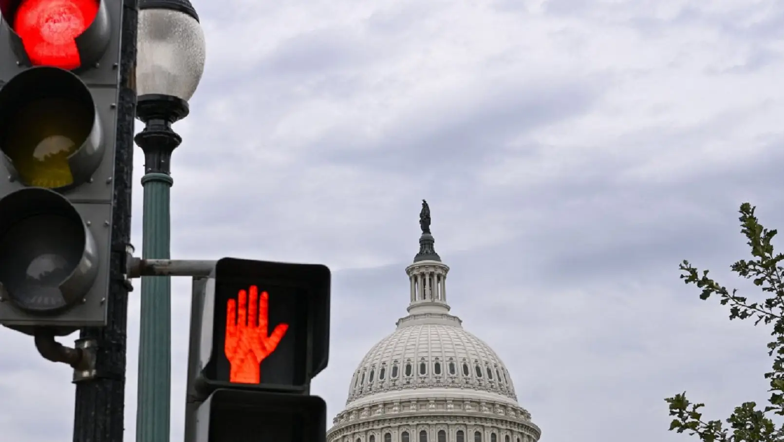 US shutdown lingers on, Republicans and Democrats fight it out on social media