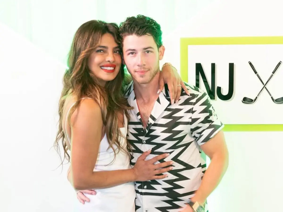 Priyanka Chopra gives Nick Jonas a ‘special duty’; fans call them couple goals Priyanka Chopra gives Nick Jonas a ‘special duty’; fans call them couple goals