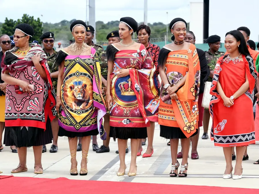 15 wives, 100 servants and 30 kids: Viral video of African king’s lavish entry in UAE resurfaces | WATCH