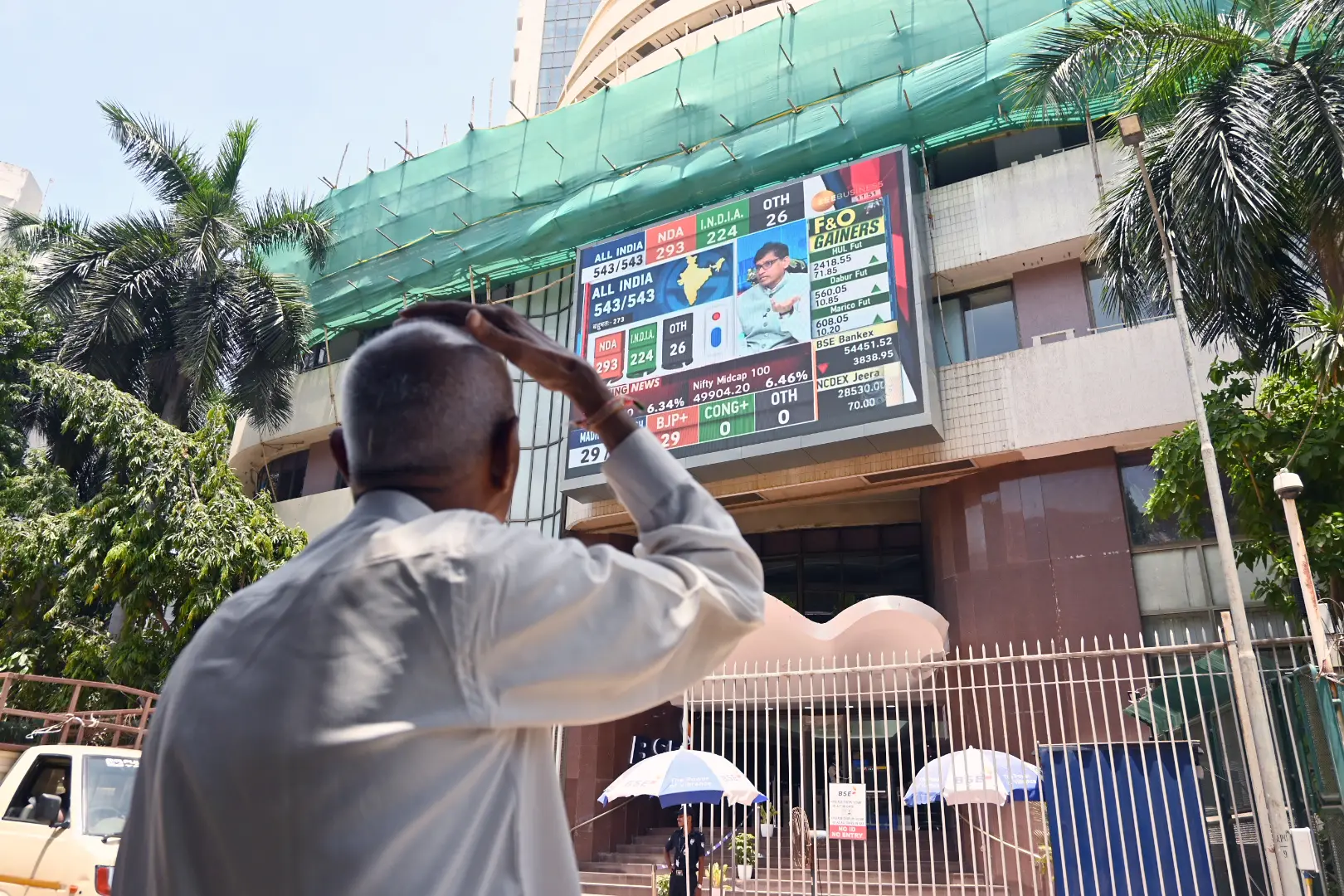 Mutual funds or stocks: Which is better for beginners?