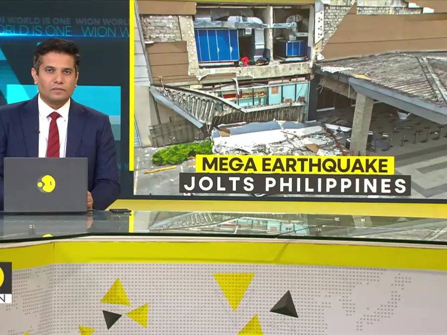 Philippines earthquake: Quake triggers tsunami, 8 dead so far 