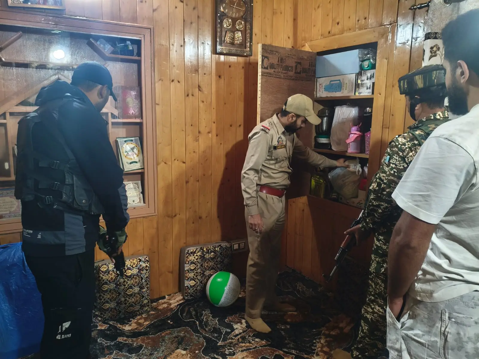 Srinagar Police conducts raids on residences of terrorist associates linked with banned organisations Srinagar Police conducts raids on residences of terrorist associates linked with banned organisations