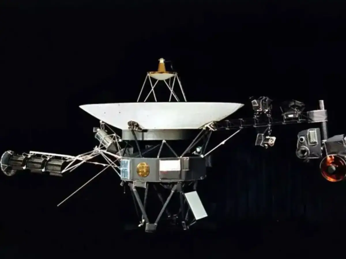 Voyager 1 revealed new data about Jupiter and Saturn