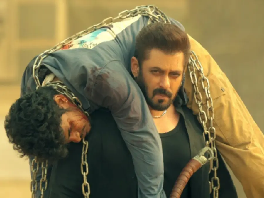 Salman Khan takes a dig at AR Murgadoss after the filmmaker complains about the actor’s tardiness, blaming him for Sikandar’s BO failure