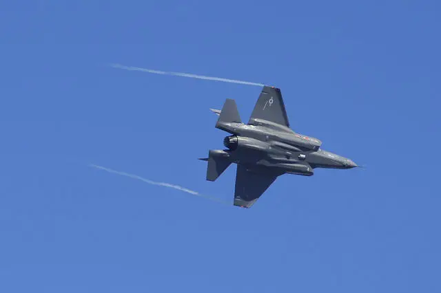 Long-Range Glide Bomb Flying 40 Kilometres to Distant Targets