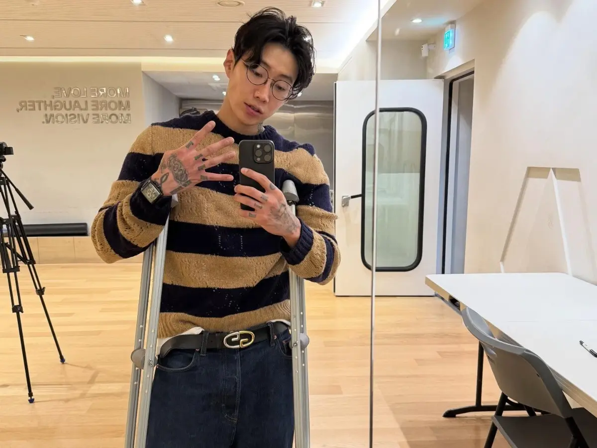 Singer Jay Park's performance at Breast Cancer charity event faces backlash from netizens: 'I am gonna puke...' Singer Jay Park's performance at Breast Cancer charity event faces backlash from netizens: 'I am gonna puke...'