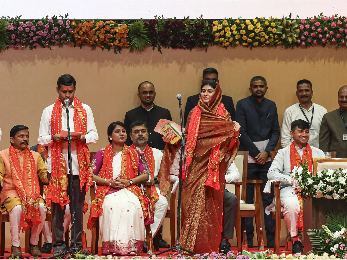 Ribaba Radeja Gujarat cabinet gets 26 ministers; Harsh Sanghavi becomes Deputy CM ...
