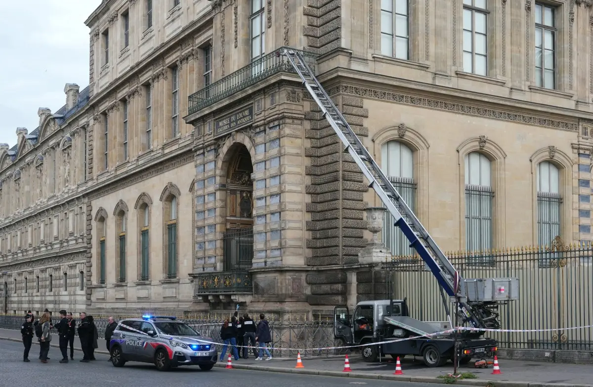 ‘Priceless’ jewellery stolen from Paris’ Louvre museum after thieves break in