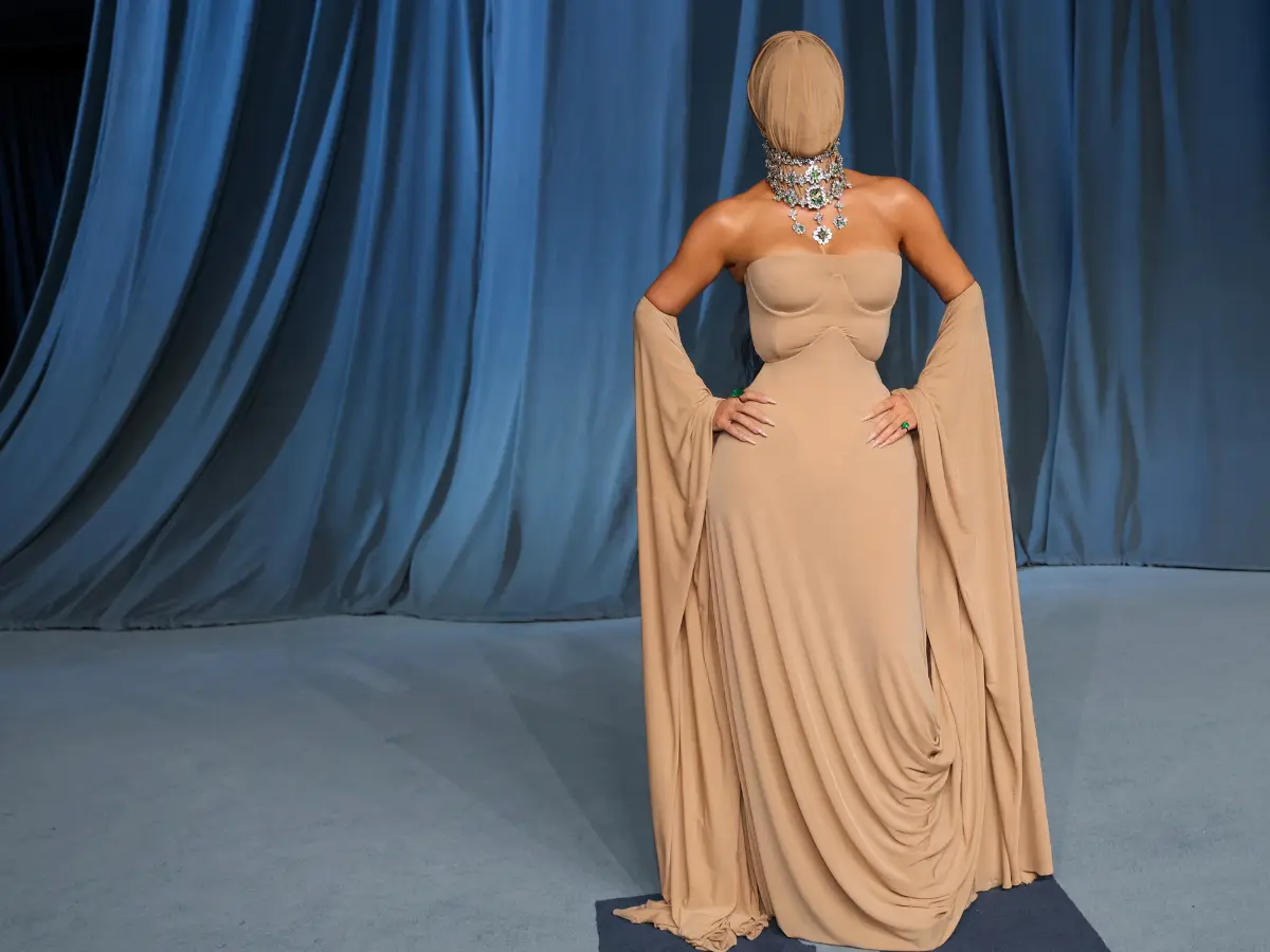 Is it Halloween already? Kim Kardashian unveils a show-stopping, all-masked look in a stunning nude attire! Is it Halloween already? Kim Kardashian unveils a show-stopping, all-masked look in a stunning nude attire!