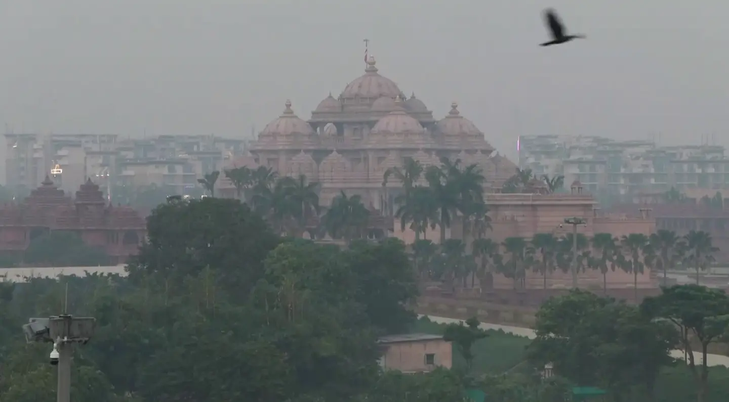 Delhi's air quality deteriorates to 'very poor' on Diwali as pollution peaks; Grap-2 imposed
