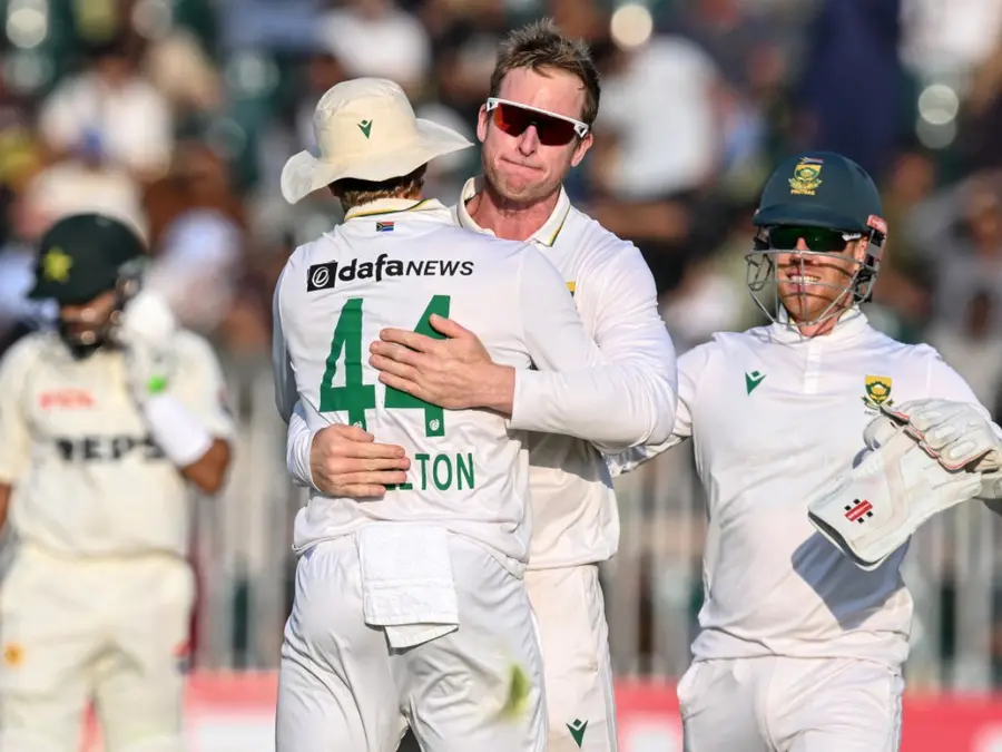 South Africa sniff series-levelling win after Pakistan slump in second Test