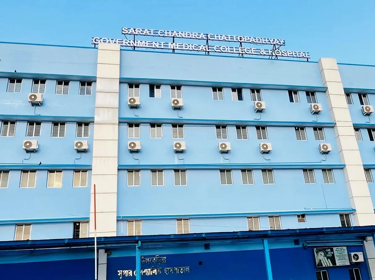 Woman doctor at govt hospital in Bengal attacked, threatened with rape; Home Guard among three arrested Woman doctor at govt hospital in Bengal attacked, threatened with rape; Home Guard among three arrested