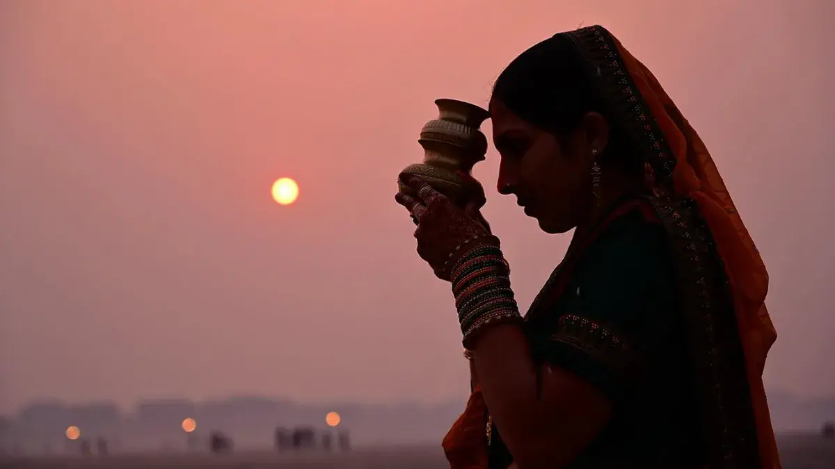 Why do the setting and rising sun hold deep meaning in Chhath Puja?