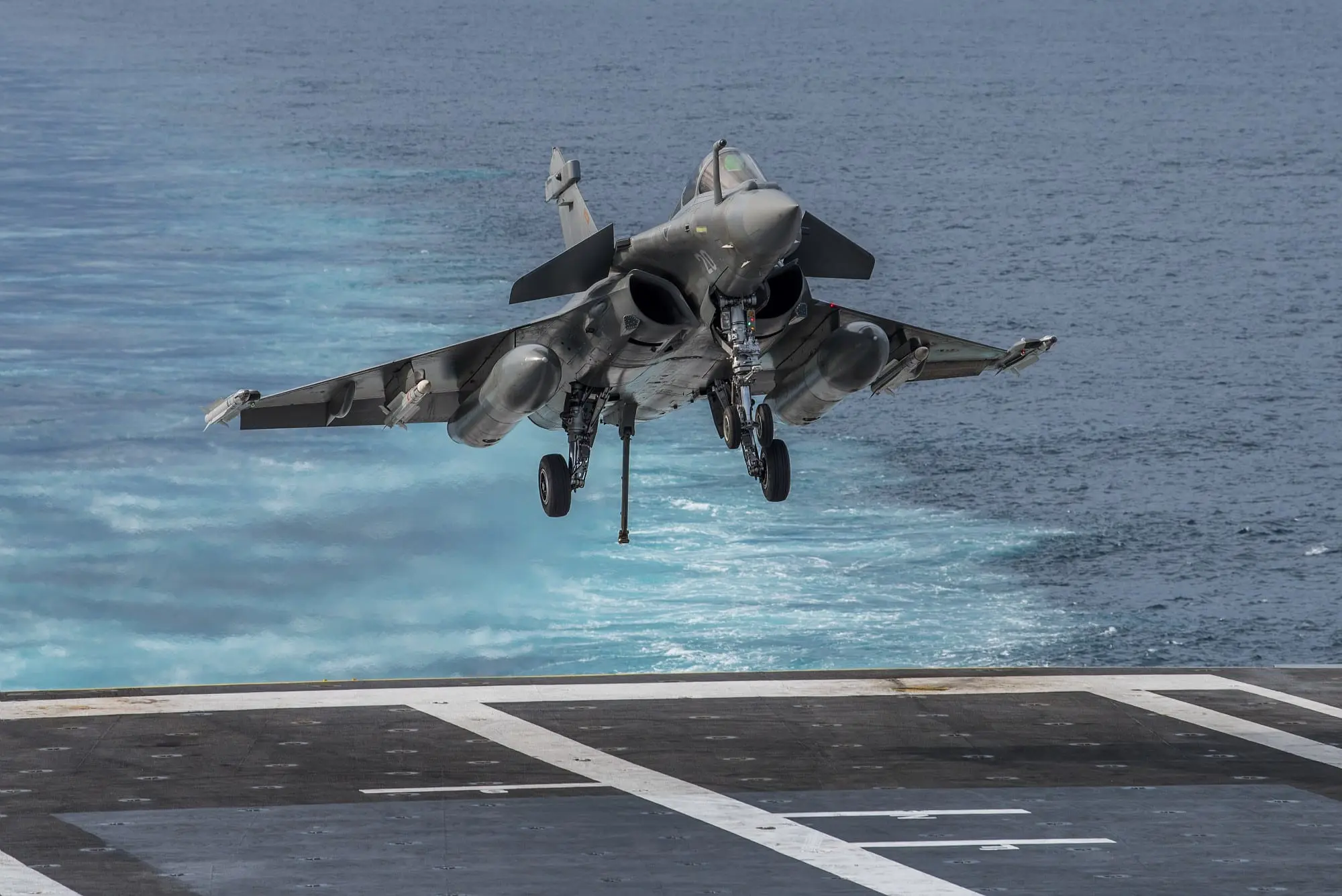 Air superiority vs multirole fighter jet: What sets them apart and which one rules modern warfare