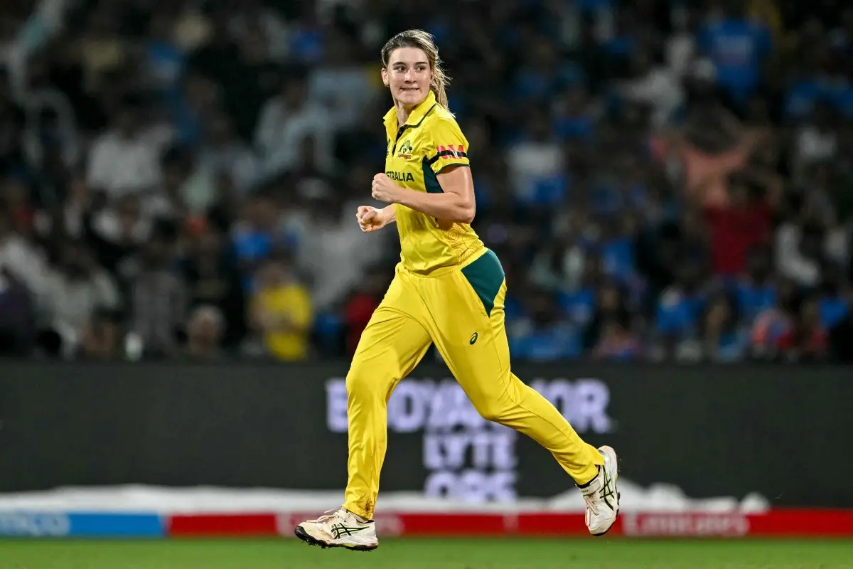 Annabel Sutherland (Australia) - 17 wickets