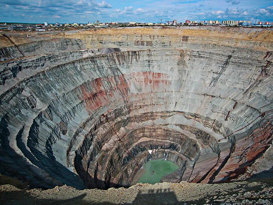 TauTona Mine, South Africa - Depth: 3.9 km