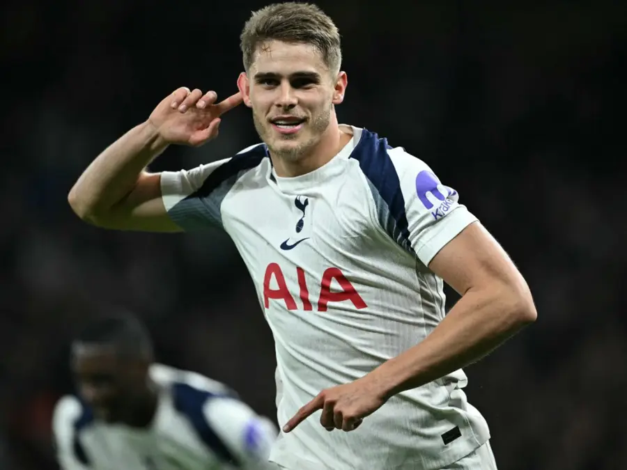 Watch: Micky van de Ven sets Champions League stage on fire, scores goal worthy of Puskas award contender