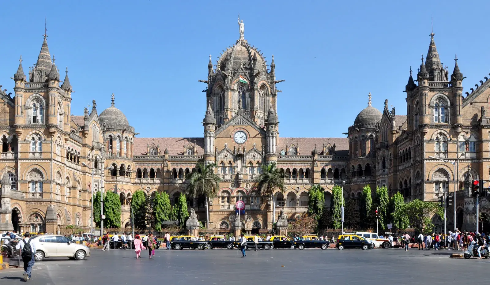How they manage millions every day? Top 10 largest railway stations in the world
