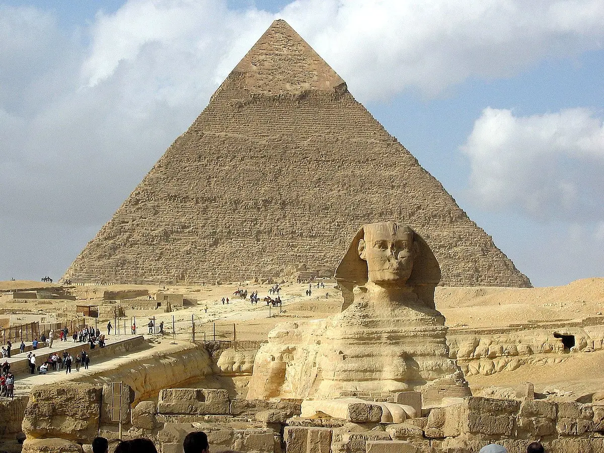 Ancient Egypt: medicine and large-scale construction