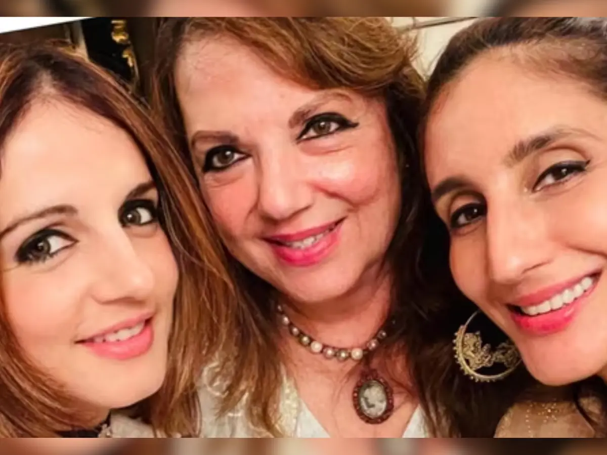 Born Parsi, married a Muslim, cremated as Hindu: Zarine Khan's daughter pens note Born Parsi, married a Muslim, cremated as Hindu: Zarine Khan's daughter pens note