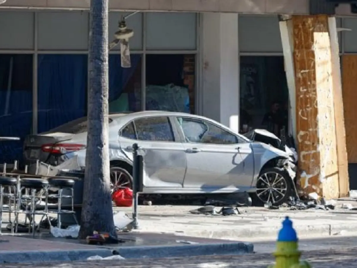 Reckless driver crashes car into crowd in Tampa, killing 4 and injuring 11 Reckless driver crashes car into crowd in Tampa, killing 4 and injuring 11